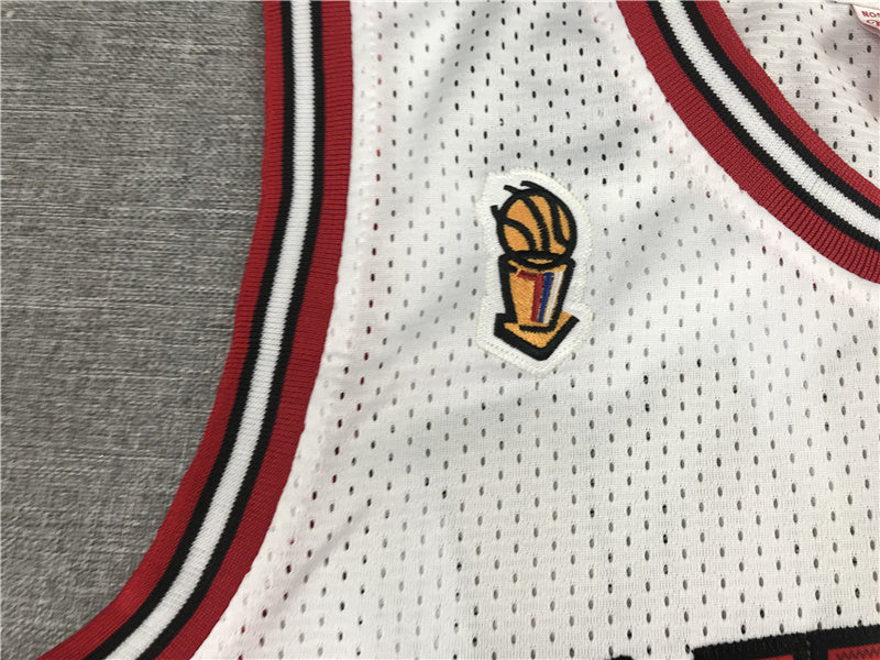 Chicago Bulls Michael Jordan #23 1995-96 Championship Edition Throwback — Embroidered Jersey
