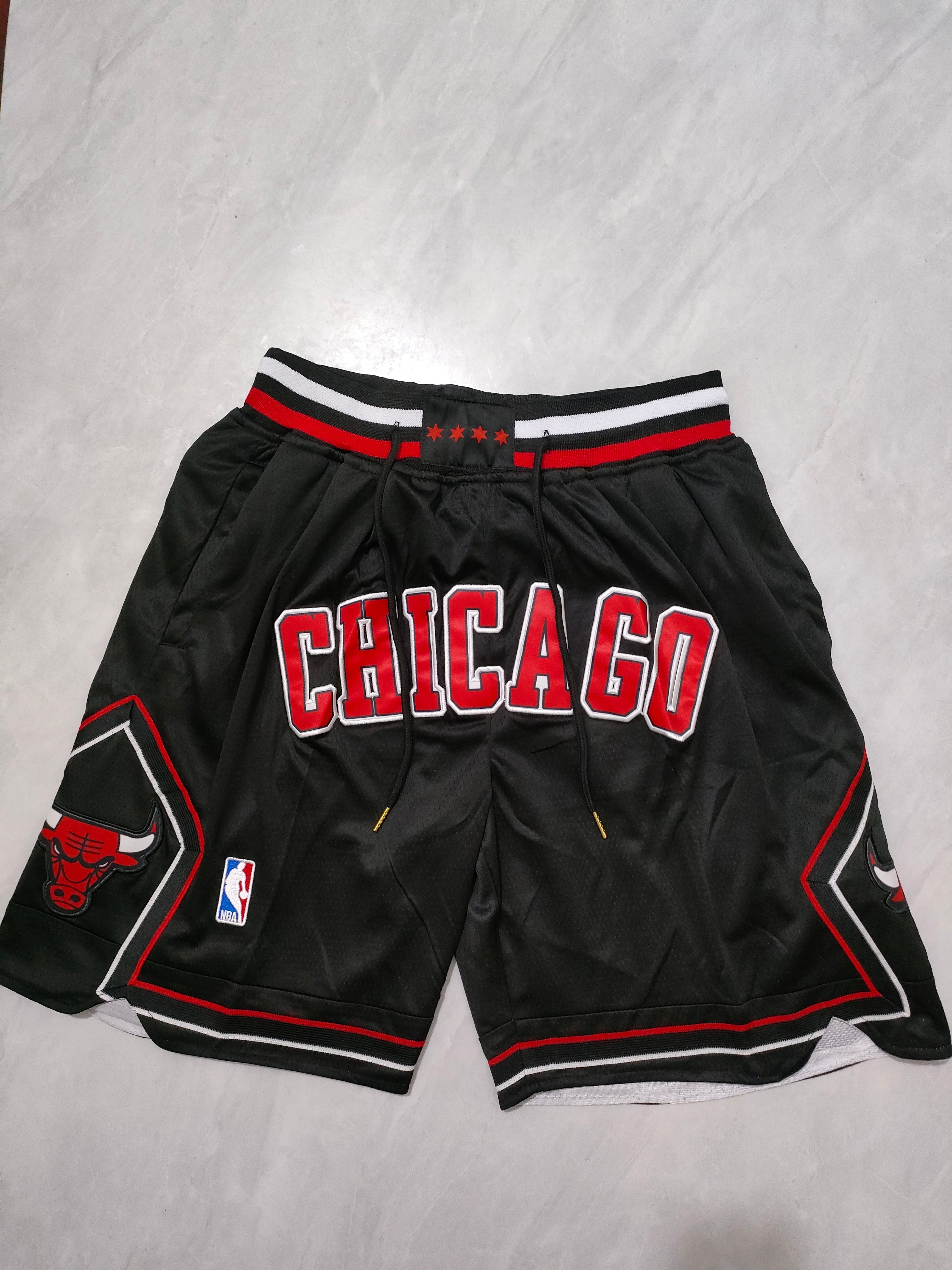 Chicago Bulls Black Regular Pocket Shorts