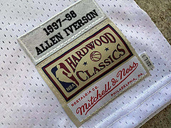Allen Iverson Philadelphia 76ers 3 White MN