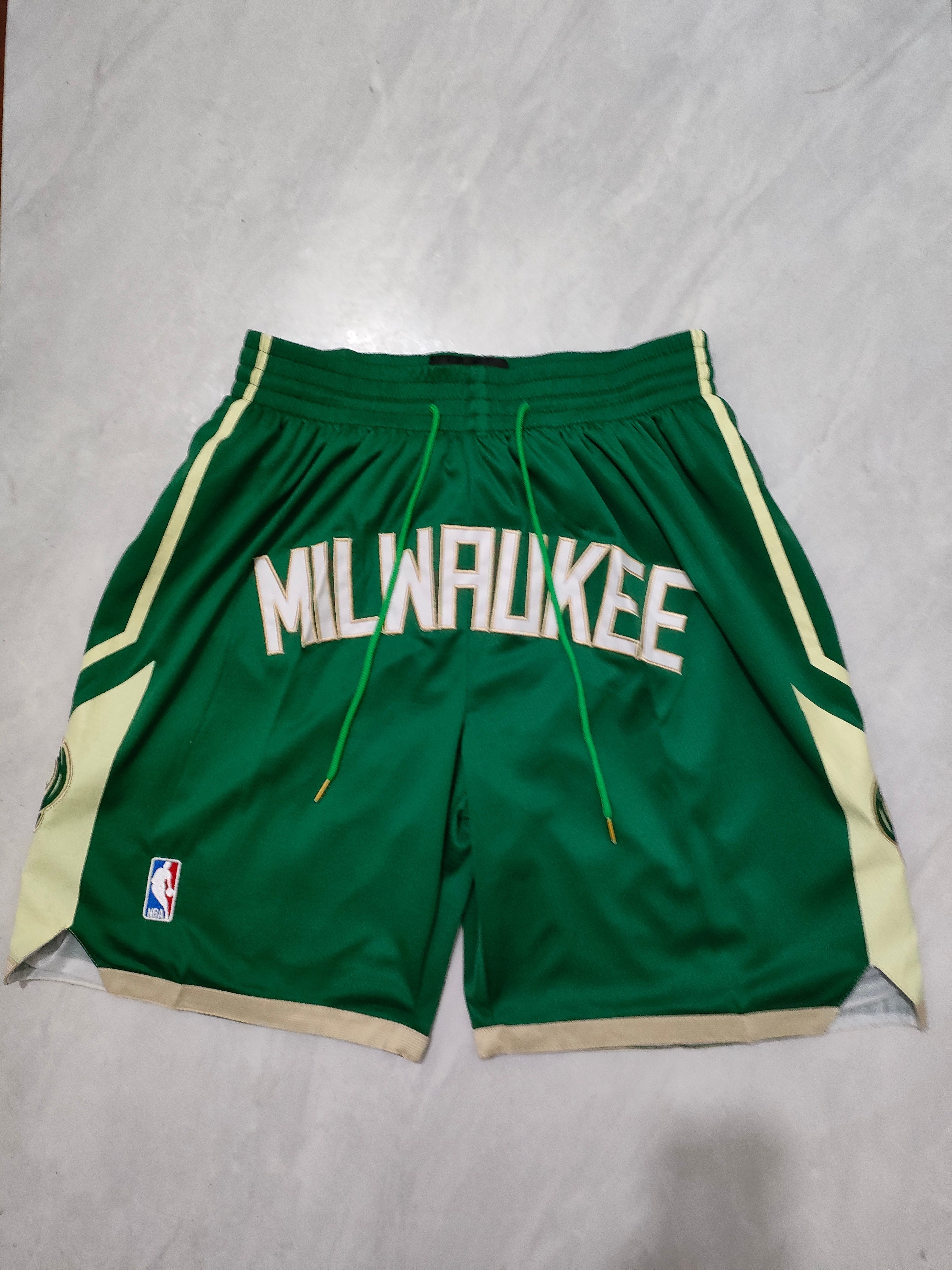 Milwaukee Bucks Green Regular Pocket Shorts