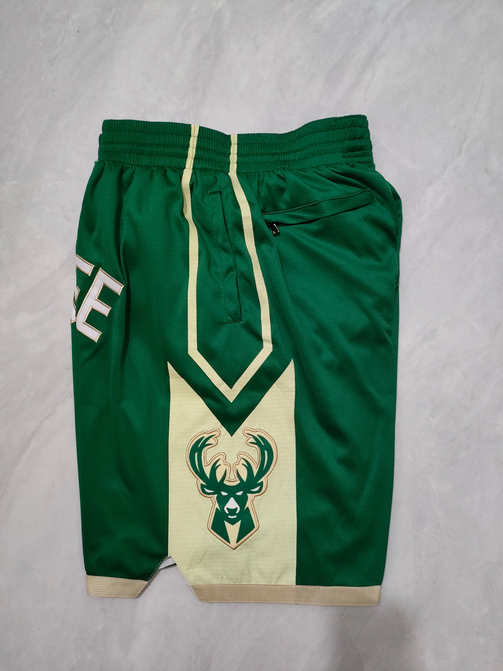 Milwaukee Bucks Green Regular Pocket Shorts