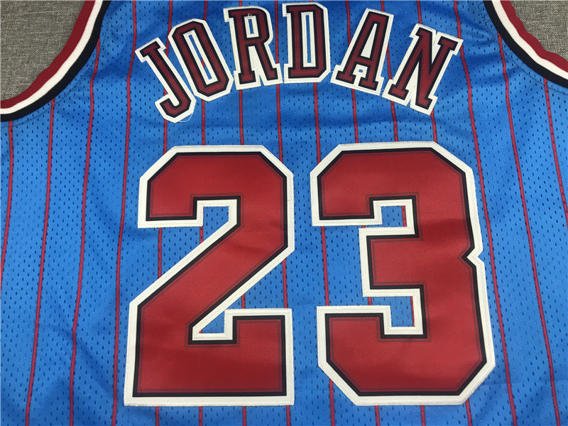 Chicago Bulls Michael Jordan #23 1995-96 Throwback – Embroidered